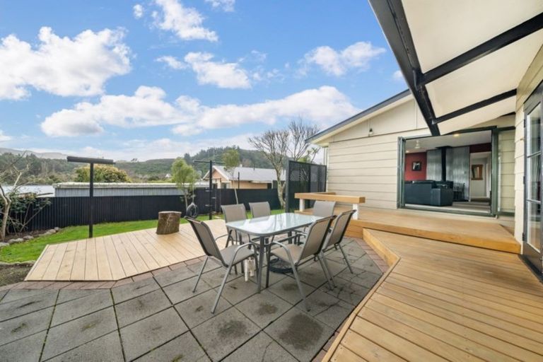 Photo of property in 10 Garnet Grove, Birchville, Upper Hutt, 5018