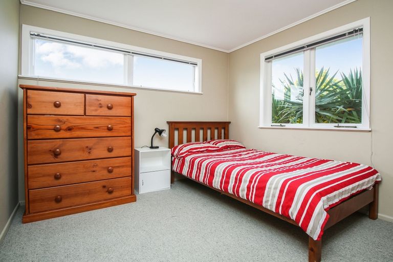 Photo of property in 1 Crystal Avenue, Glendene, Auckland, 0602