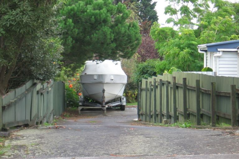 Photo of property in 10 Miltonia Avenue, Te Atatu South, Auckland, 0610
