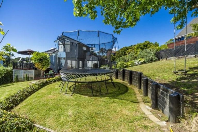 Photo of property in 10 Bellbird Rise, Murrays Bay, Auckland, 0630