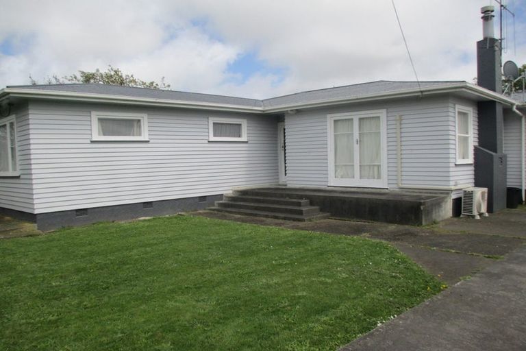 Photo of property in 19 Bartholomew Road, Levin, 5510