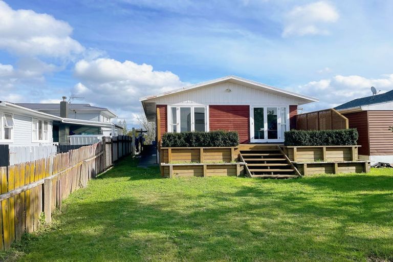 Photo of property in 39 Megan Avenue, Pakuranga Heights, Auckland, 2010