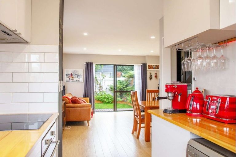 Photo of property in 2/96 Poulson Street, Addington, Christchurch, 8024