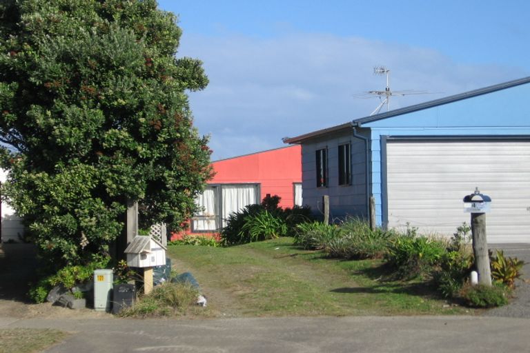 Photo of property in 6 Pio Pio Place, Waikanae Beach, Waikanae, 5036