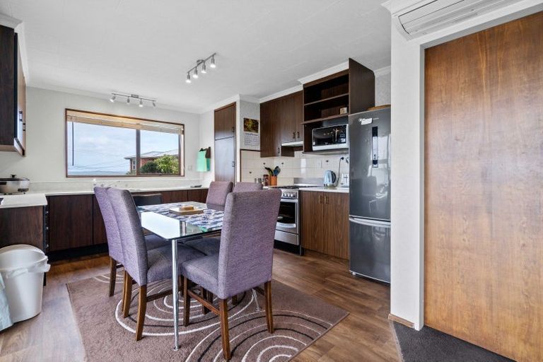 Photo of property in 90 Marine Parade, Bluff, 9814