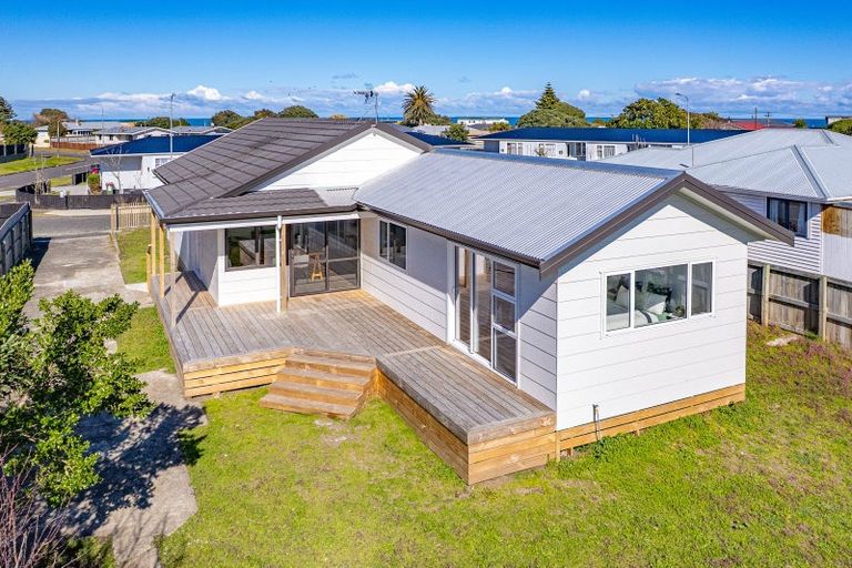 Photo of property in 4 Kupe Place, Castlecliff, Whanganui, 4501