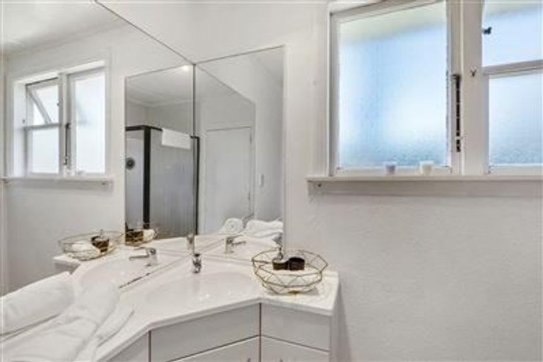 Photo of property in 2 Homer Place, Upper Riccarton, Christchurch, 8041