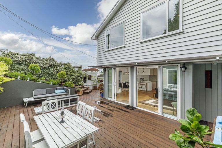 Photo of property in 2/39 Old Lake Road, Narrow Neck, Auckland, 0624