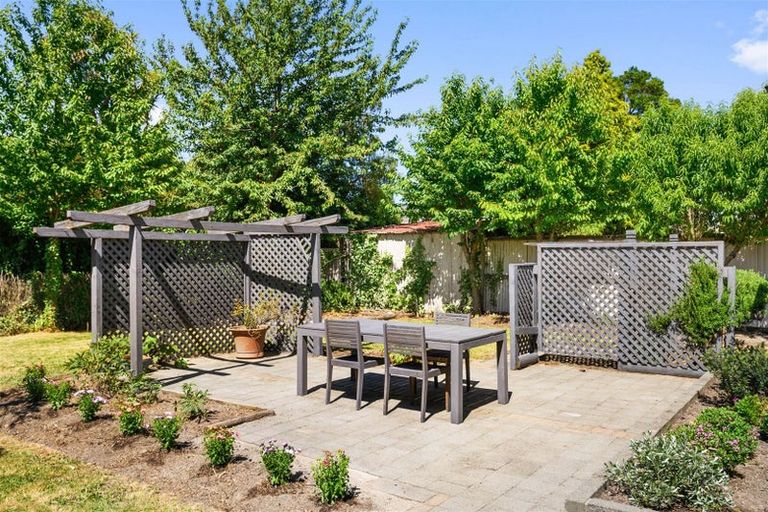 Photo of property in 112 Hamilton Avenue, Ilam, Christchurch, 8041