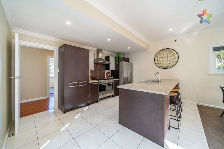 Photo of property in 21 Franklyn Road, Tawa, Wellington, 5028