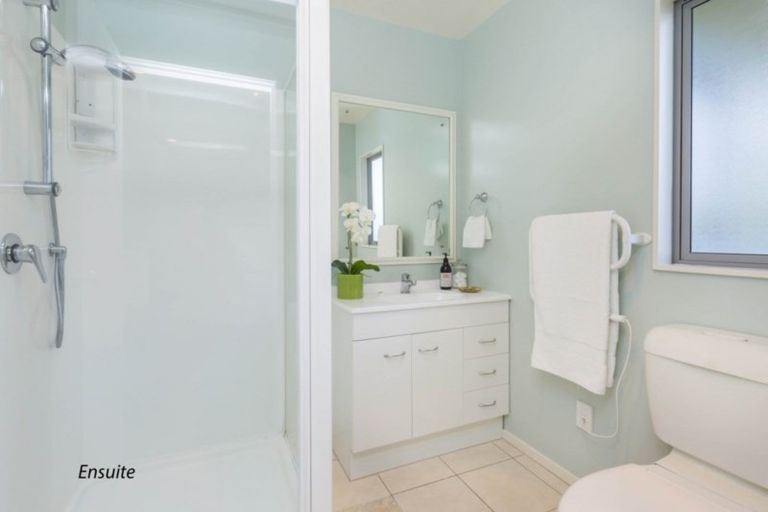 Photo of property in 4 Ronald Scott Grove, Riverstone Terraces, Upper Hutt, 5018