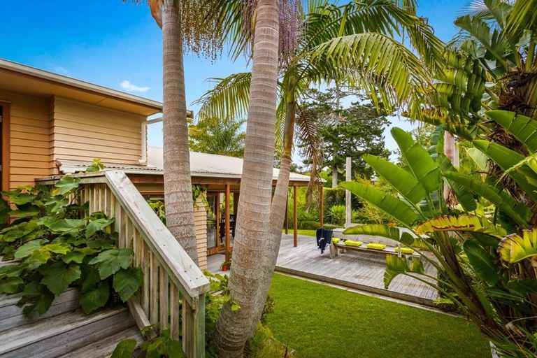 Photo of property in 31 Outlook Road, Greenhithe, Auckland, 0632