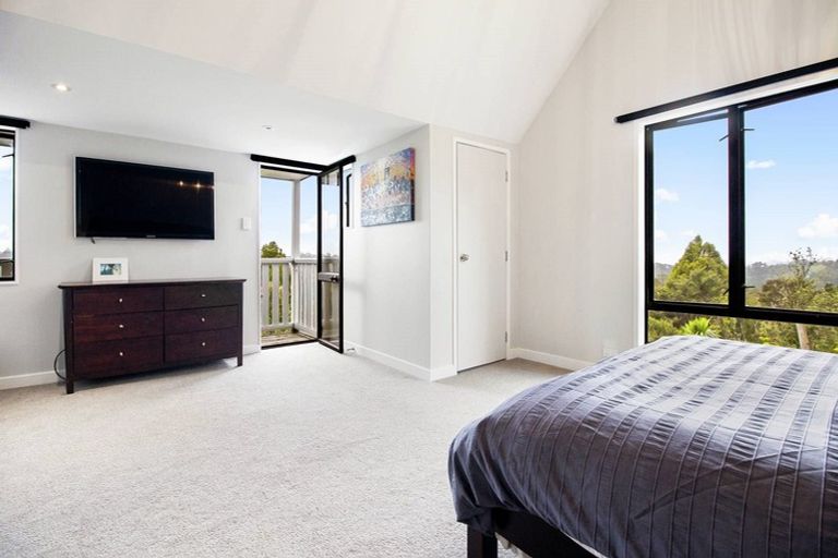 Photo of property in 136 Mountain Road, Henderson Valley, Auckland, 0612