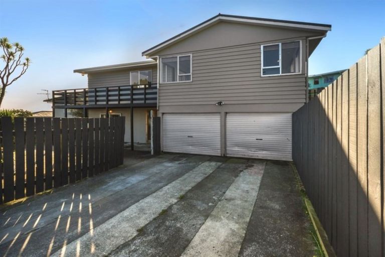 Photo of property in 92 Conclusion Street, Ascot Park, Porirua, 5024