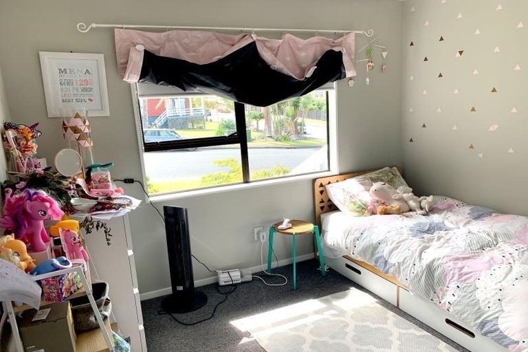 Photo of property in 35 Athena Drive, Totara Vale, Auckland, 0629