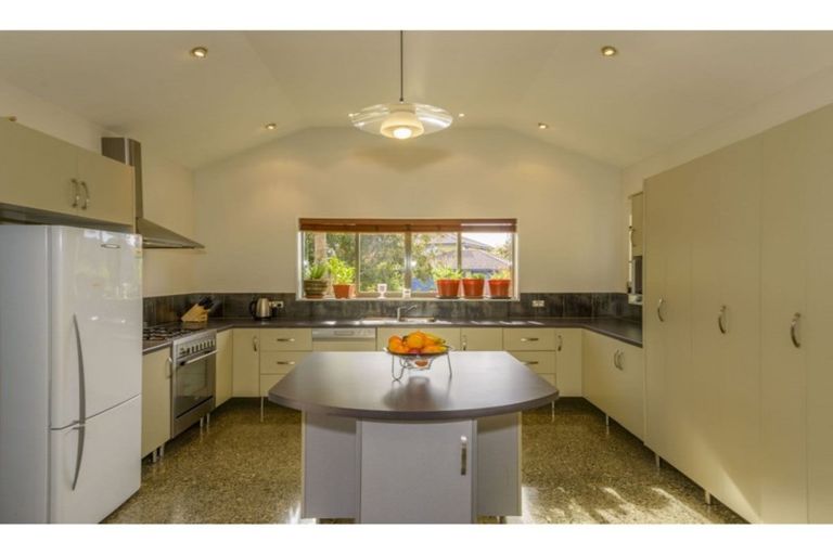 Photo of property in 33 Bottle Lake Drive, Parklands, Christchurch, 8083