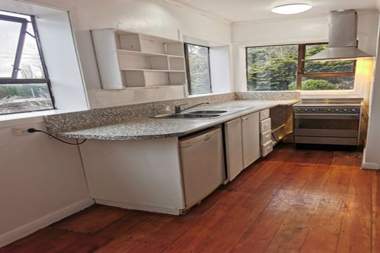 Photo of property in 42 Kamahi Street, Stokes Valley, Lower Hutt, 5019