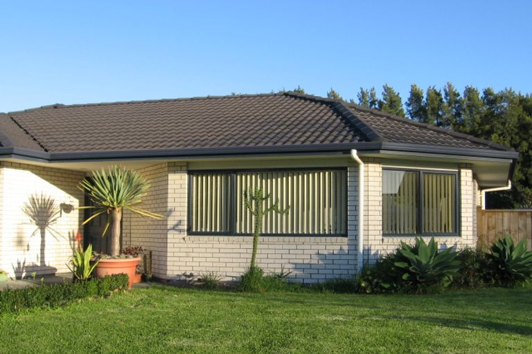 Photo of property in 26 Swanson Oaks, Swanson, Auckland, 0612