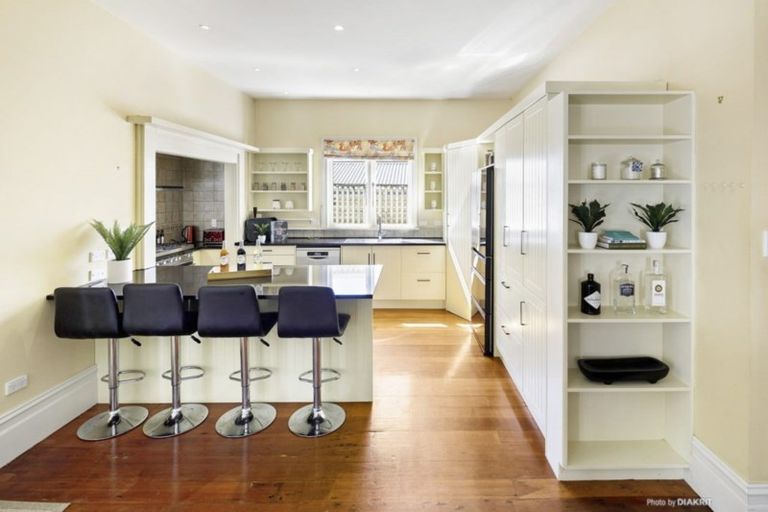 Photo of property in 10 Harriett Street, Thorndon, Wellington, 6011