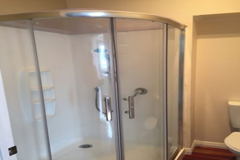 Photo of property in 3 Pleasant Road, Glen Eden, Auckland, 0602