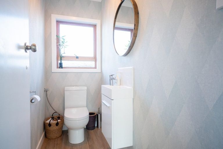 Photo of property in 15 Raglan Avenue, Cloverlea, Palmerston North, 4412