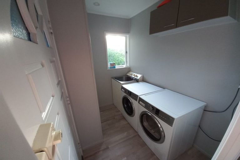 Photo of property in 1/28 Fairclough Road, Beach Haven, Auckland, 0626