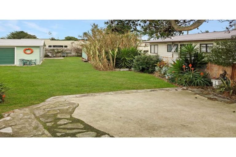 Photo of property in 69 Koputara Road, Himatangi Beach, Foxton, 4891