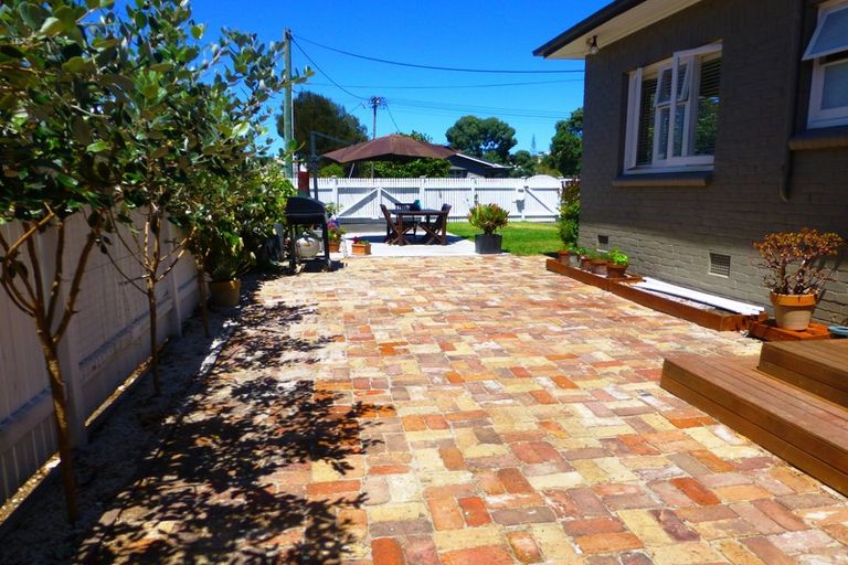 Photo of property in 6 Nelson Avenue, Northcote Point, Auckland, 0627