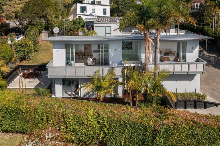 Photo of property in 1/598 Beach Road, Rothesay Bay, Auckland, 0630