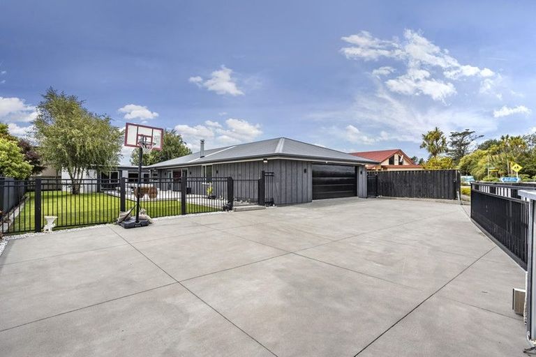 Photo of property in 4 Waikuku Beach Road, Waikuku Beach, 7473