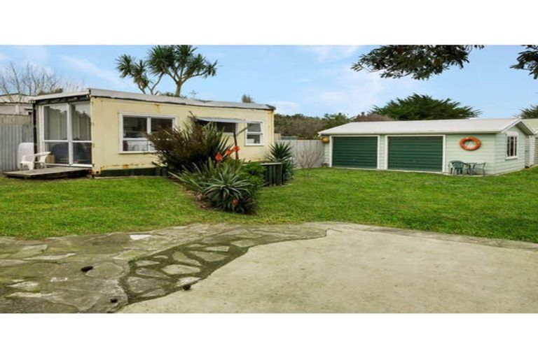 Photo of property in 69 Koputara Road, Himatangi Beach, Foxton, 4891