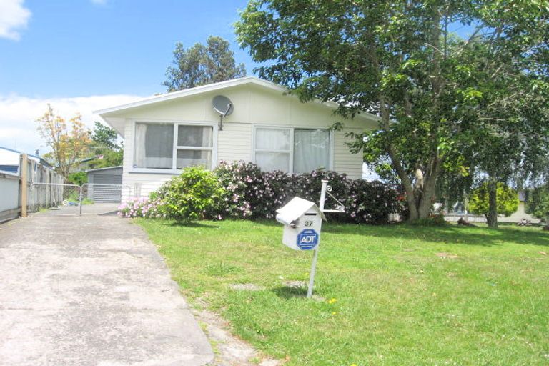 Photo of property in 37 Tairere Crescent, Rosehill, Papakura, 2113