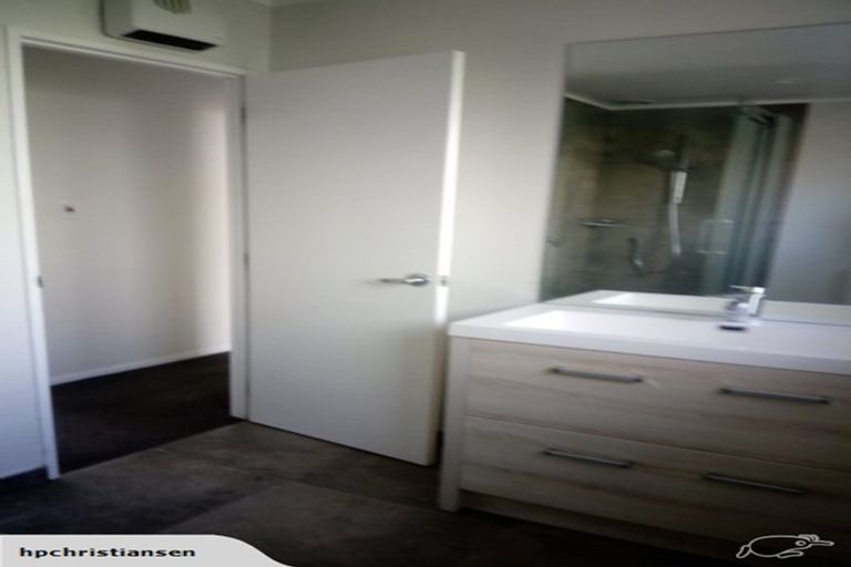 Photo of property in 1/73 Rosedale Road, Pinehill, Auckland, 0632