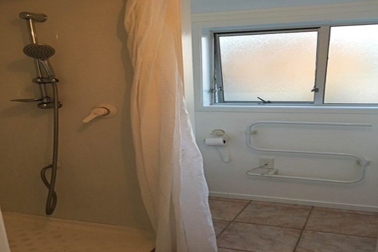 Photo of property in 2/11 Rapallo Place, Farm Cove, Auckland, 2012