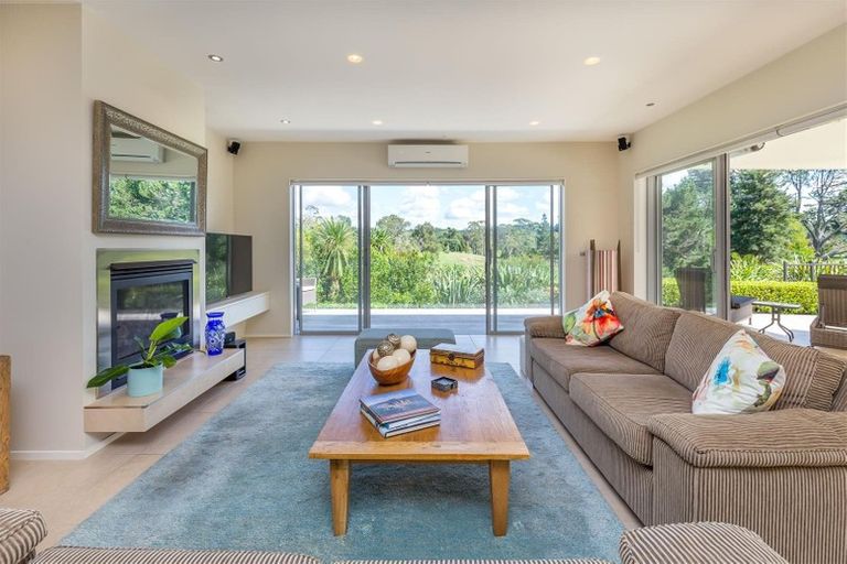 Photo of property in 52 English Oak Drive, Schnapper Rock, Auckland, 0632