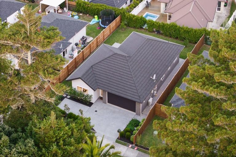 Photo of property in 103 Station Road, Kumeu, 0891