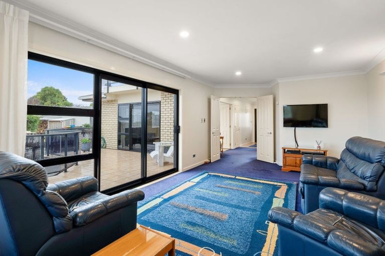 Photo of property in 10 Larsen Place, Merrilands, New Plymouth, 4312