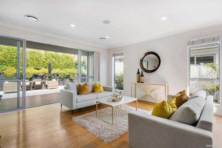 Photo of property in 51 Cilliers Drive, Silverdale, 0932