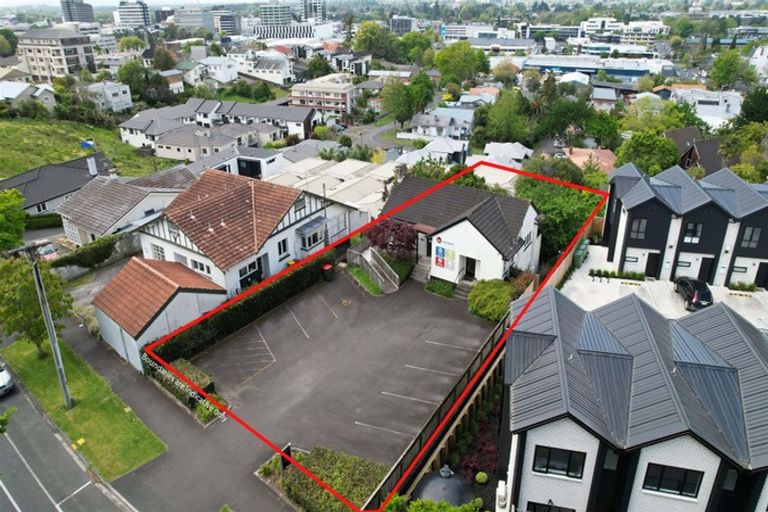 Photo of property in 13 Ruakiwi Road, Hamilton Lake, Hamilton, 3204