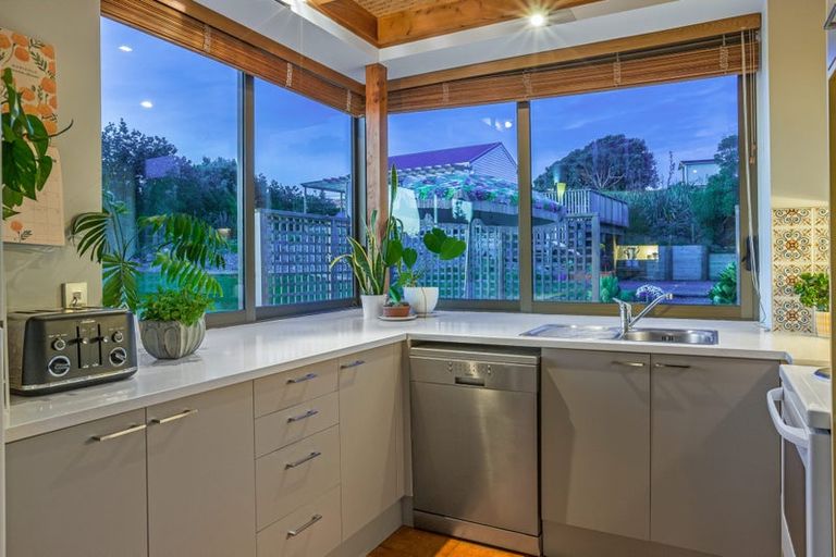 Photo of property in 106 Paetawa Road, Peka Peka, Waikanae, 5391