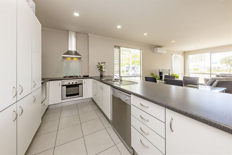 Photo of property in 30 Willow Camp Road, Takanini, 2112