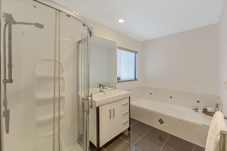 Photo of property in 17 Coralsea Way, Arkles Bay, Whangaparaoa, 0932