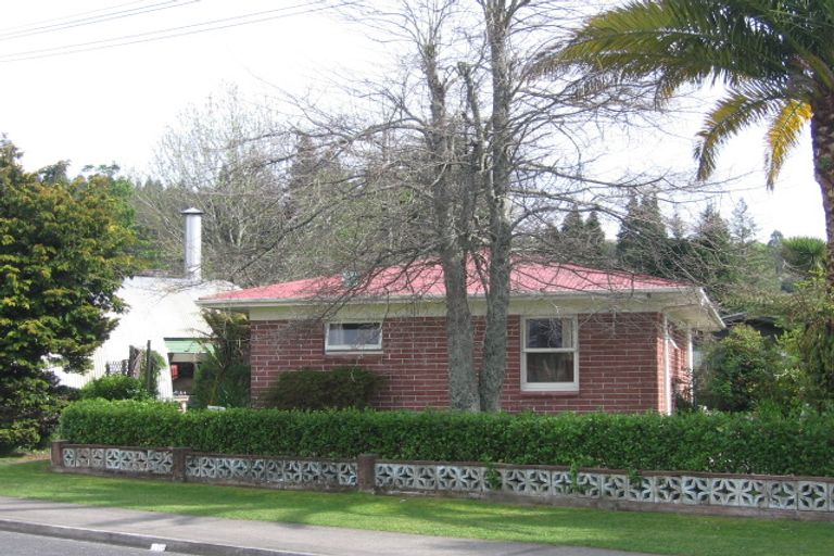 Photo of property in 2 Amokura Street, Fairy Springs, Rotorua, 3015