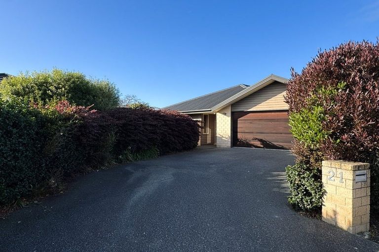 Photo of property in 21 Dunsford Close, Halswell, Christchurch, 8025