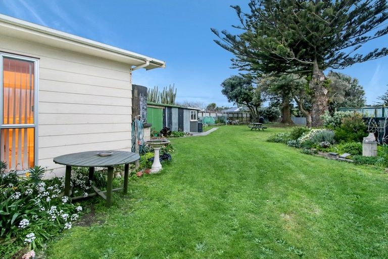 Photo of property in 27 Koputara Road, Himatangi Beach, Foxton, 4891