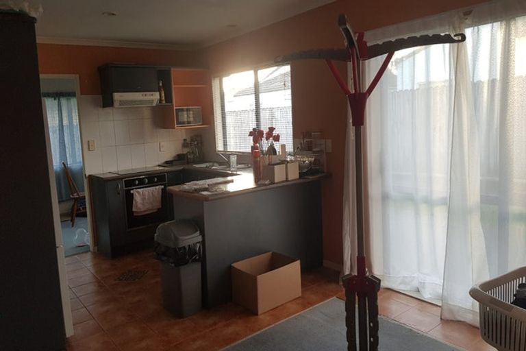 Photo of property in 3 Boderg Way, East Tamaki, Auckland, 2016