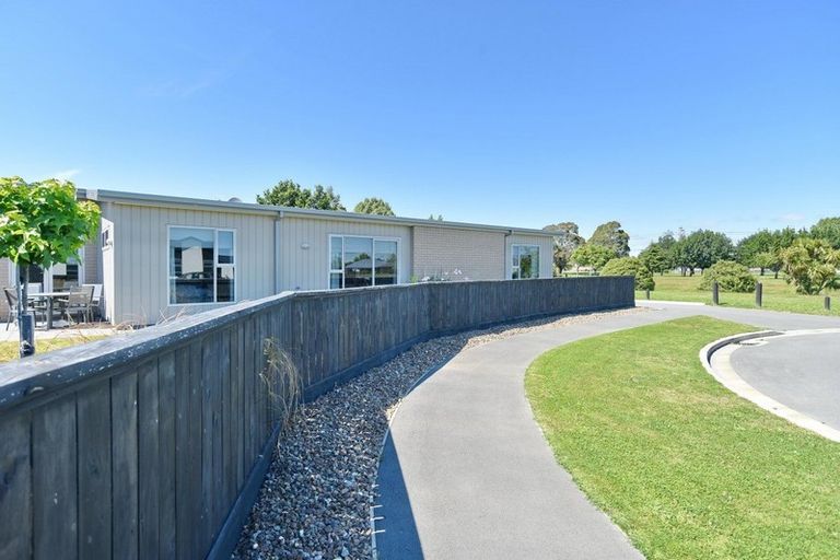 Photo of property in 1 Glenbarr Lane, Broomfield, Christchurch, 8042