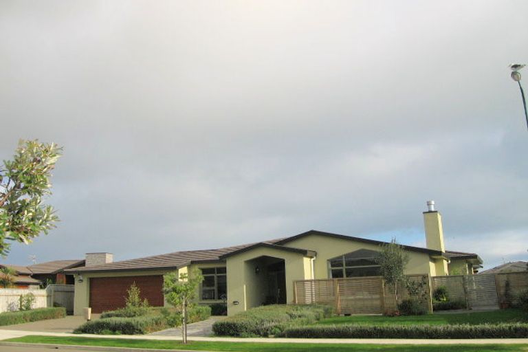 Photo of property in 24 Datum Way, Paraparaumu, 5032