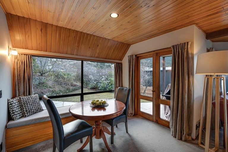 Photo of property in 10 Lordens Place, Fernhill, Queenstown, 9300