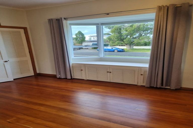 Photo of property in 22 Niccol Avenue, Narrow Neck, Auckland, 0624